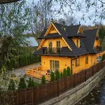 Cyrhlica House חוחולוב