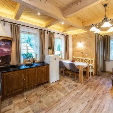 Cyrhlica House Хохолув