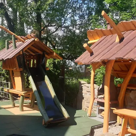 Шале Cyrhlica House