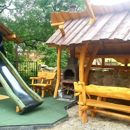 Шале Cyrhlica House *