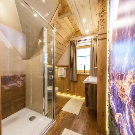 Cyrhlica House Alpesi faház *