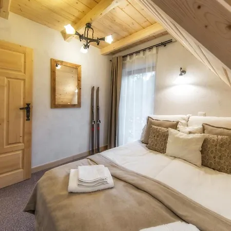 Chalet Cyrhlica House